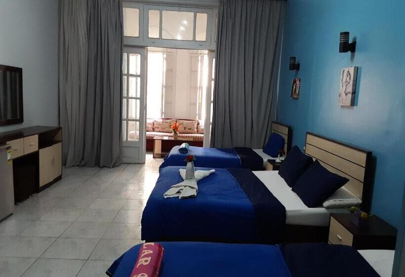 اتاق استاندارد سه تخته با بالکن, Hostgram