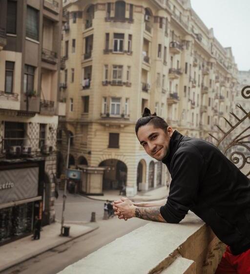 اتاق لوکس یک تخته, Hostgram