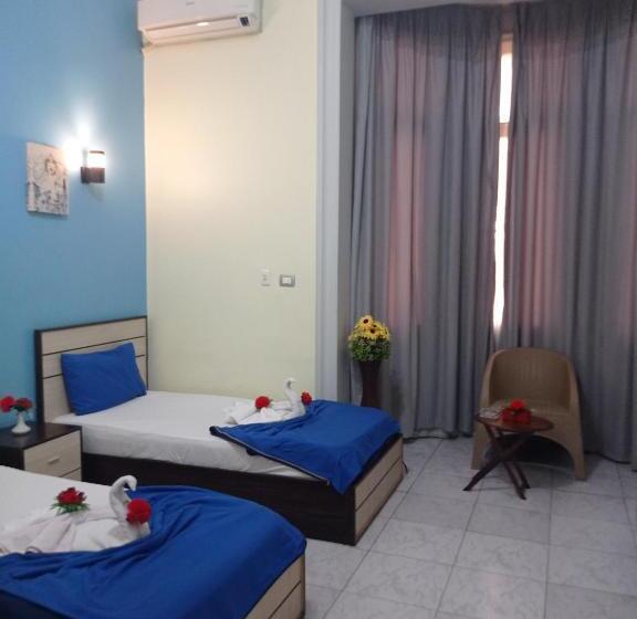 اتاق لوکس چهار تخته, Hostgram