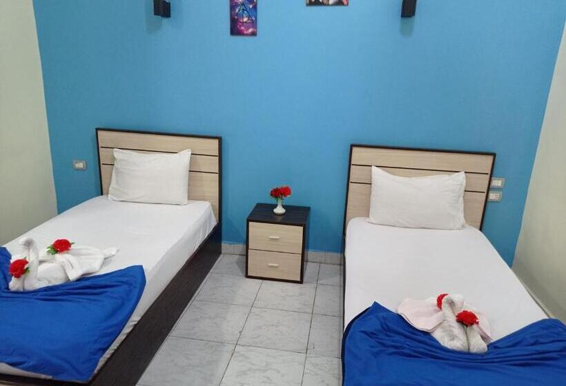 اتاق لوکس چهار تخته, Hostgram