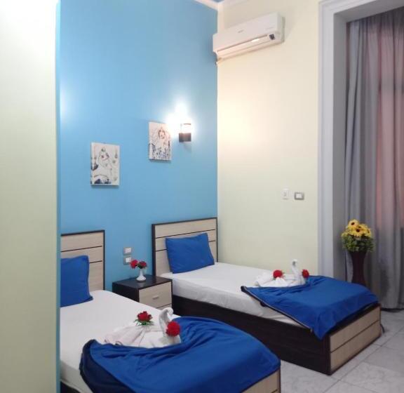 اتاق لوکس چهار تخته, Hostgram