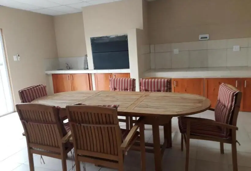 Villa 3 Makuuhuonetta, Augrabies De Oude Stoor Guesthouse
