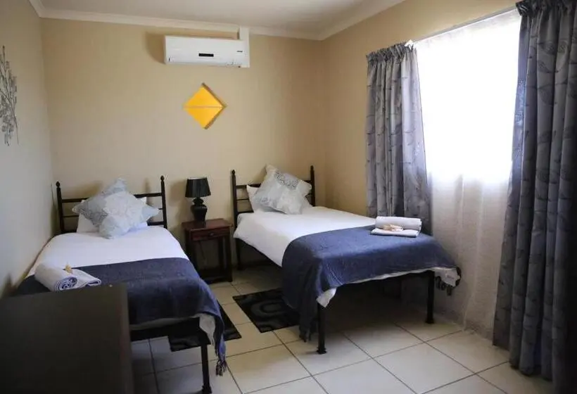 Villa 3 Makuuhuonetta, Augrabies De Oude Stoor Guesthouse