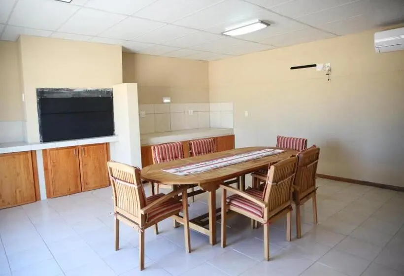 Villa 3 Makuuhuonetta, Augrabies De Oude Stoor Guesthouse