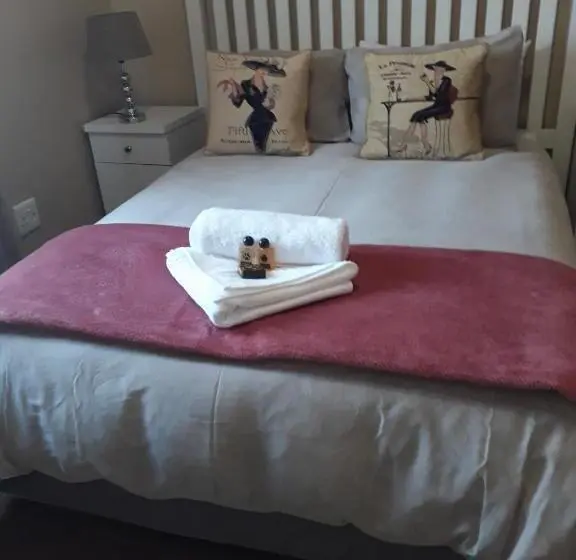 Talo 3 Makuuhuonetta, Augrabies De Oude Stoor Guesthouse
