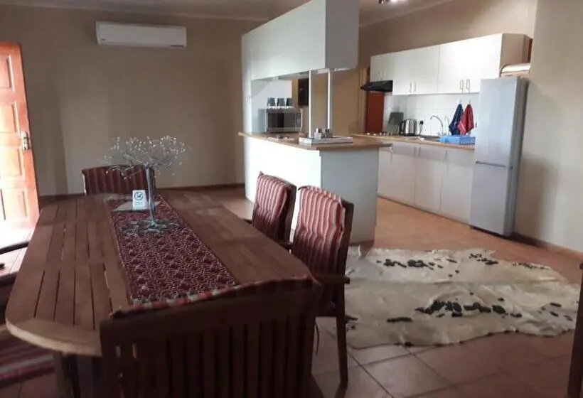 Talo 3 Makuuhuonetta, Augrabies De Oude Stoor Guesthouse
