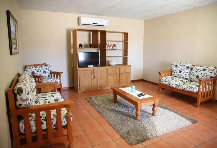 Talo 3 Makuuhuonetta, Augrabies De Oude Stoor Guesthouse