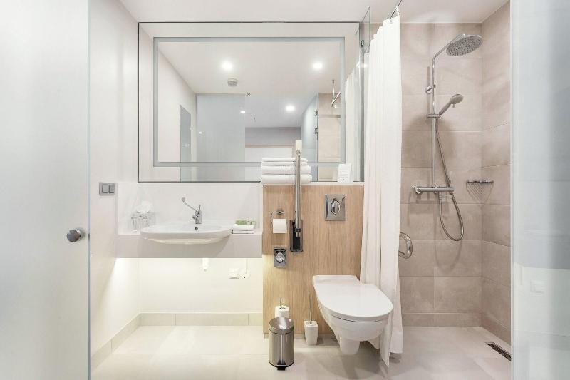 اتاق استاندارد با تخت بزرگ, Courtyard By Marriott Vilnius City Center