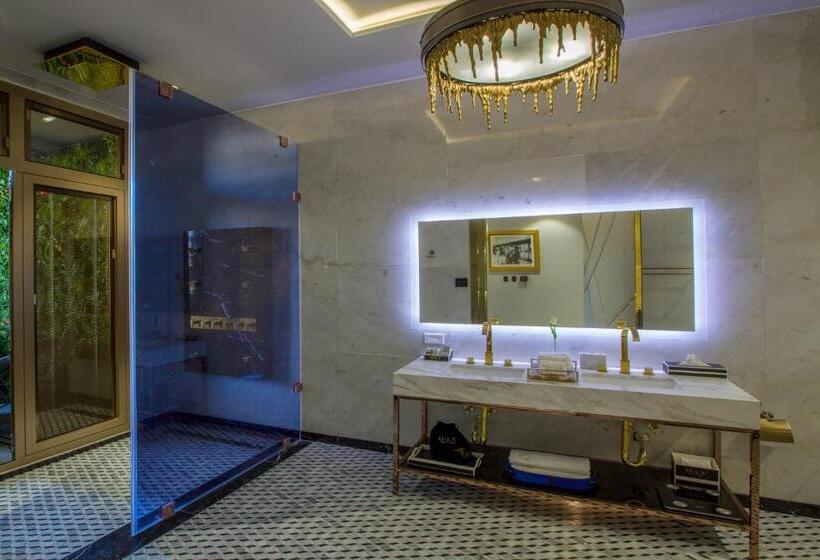 سوئیت با بالکن, O:lv Fifty Five Hotel Adults Only