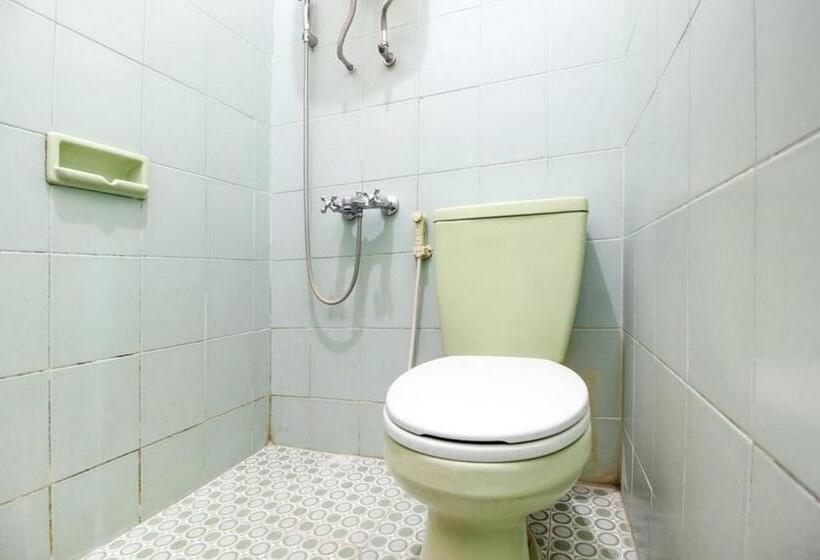 Номер Стандарт, Reddoorz Syariah At Jalan Menteri Supeno