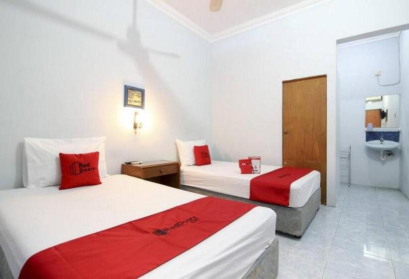 Номер Стандарт, Reddoorz Syariah At Jalan Menteri Supeno