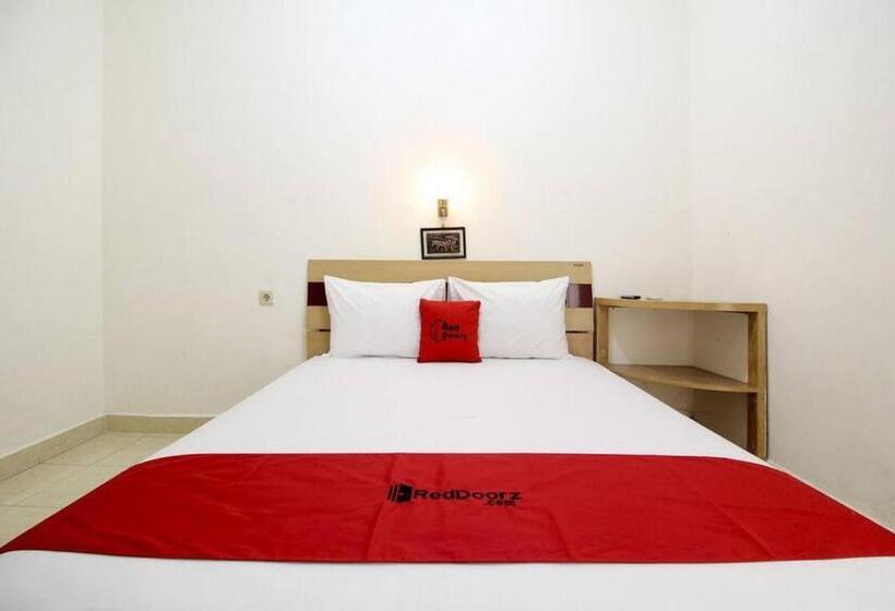 Номер Economy, Reddoorz Syariah At Jalan Menteri Supeno