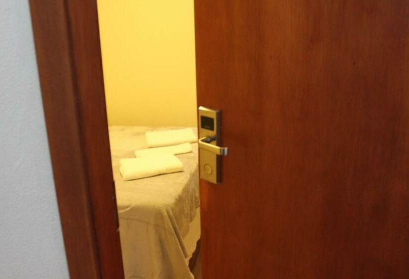 高级大房间, Rivero