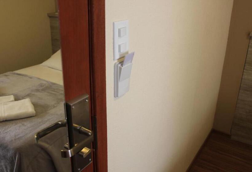 高级大房间, Rivero