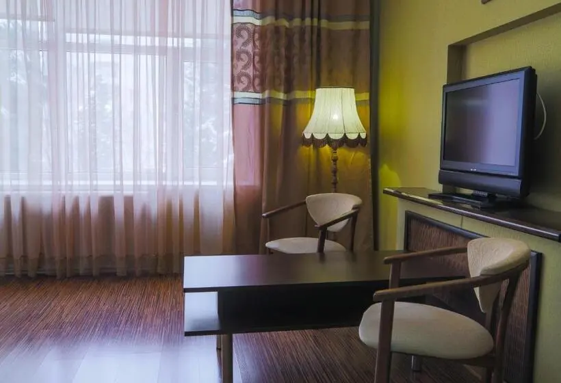 Deluxe-huone, Safari Club