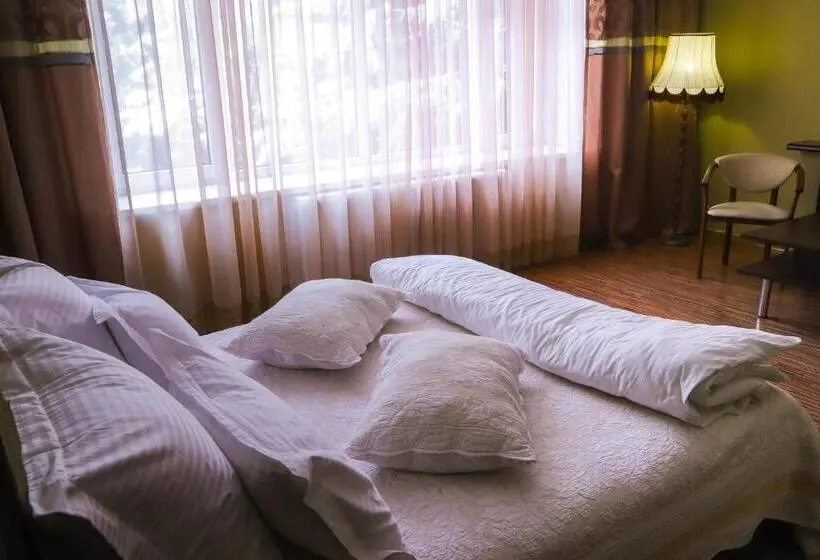 Deluxe-huone, Safari Club