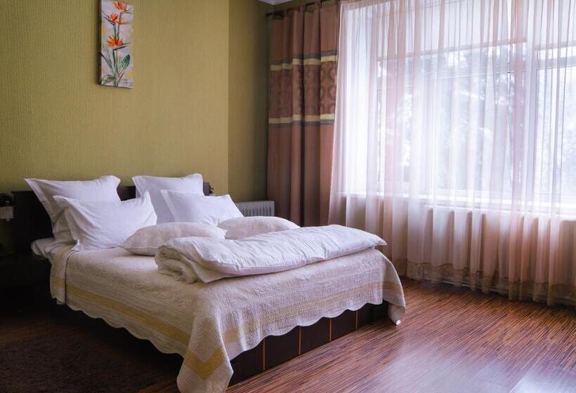 디럭스 룸, Safari Club