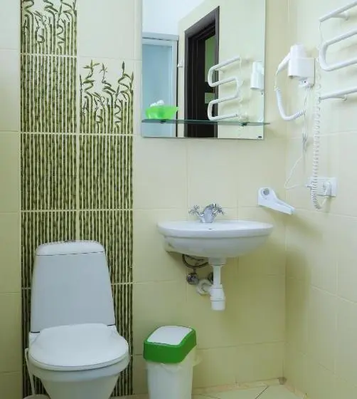 Economy-huone, Safari Club
