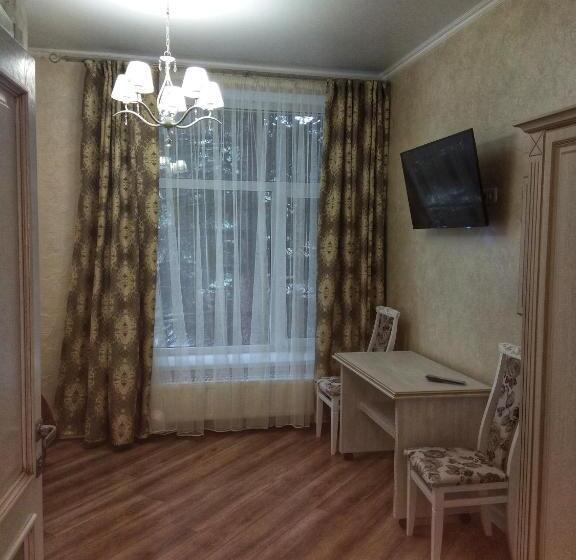 디럭스 룸, Safari Club