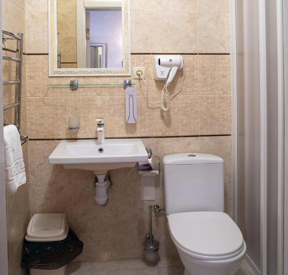 디럭스 룸, Safari Club