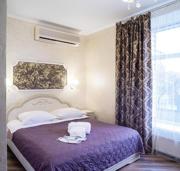 디럭스 룸, Safari Club