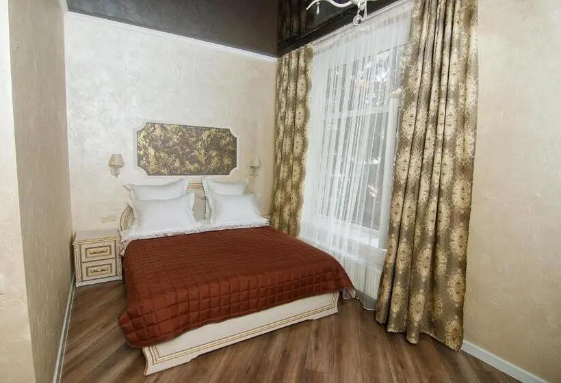 Standard-huone, Safari Club