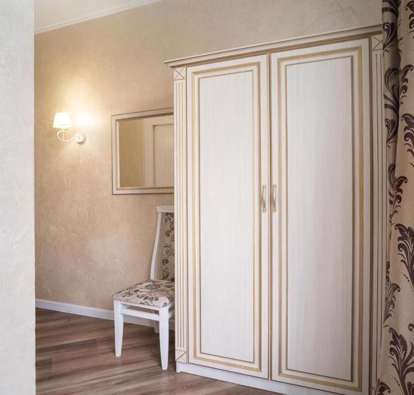 수피리어 룸, Safari Club