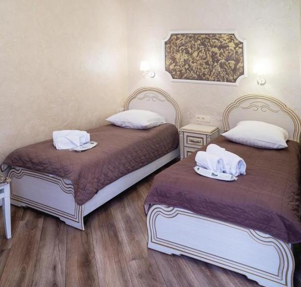 수피리어 룸, Safari Club