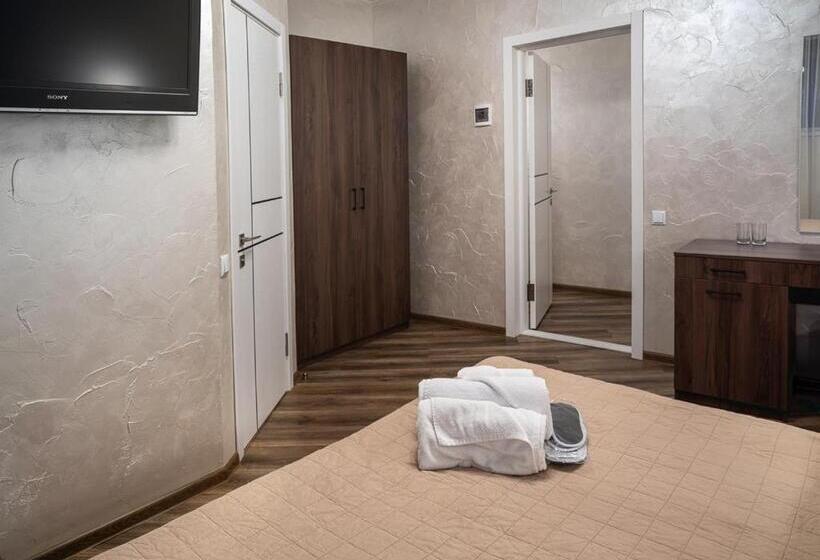 스위트, Safari Club