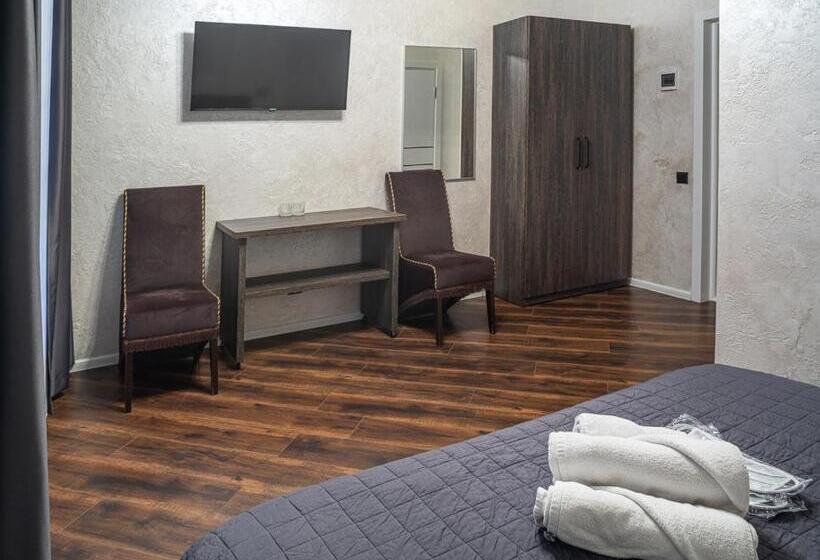 스탠다드 룸, Safari Club