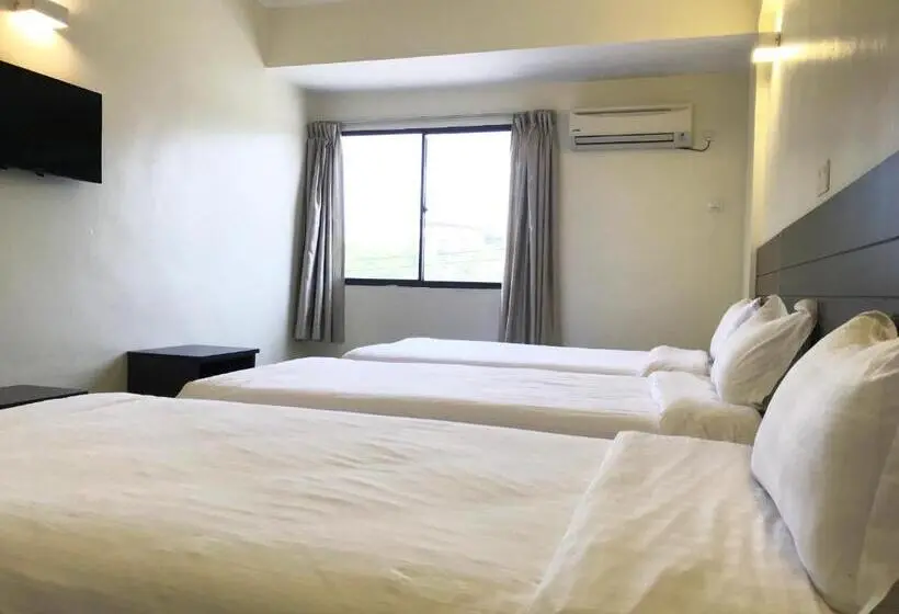 Standard Kolmen Hengen Huone, Sitiawan