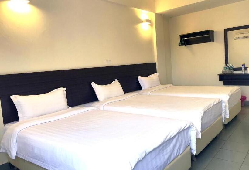 Cameră Triplă Standard, Sitiawan