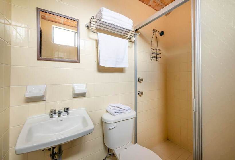 חדר דלוקס, Meson Del Conde