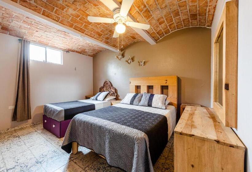 חדר דלוקס, Meson Del Conde