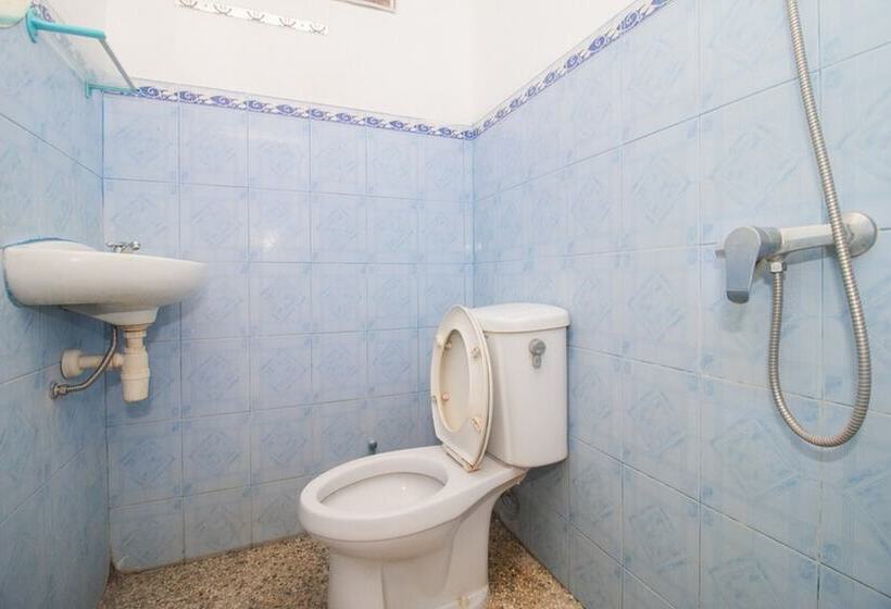 スタンダードルーム, Reddoorz Near Pantai Boom