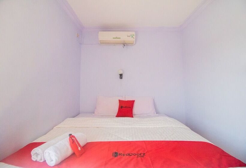 Номер Deluxe, Reddoorz Near Pantai Boom