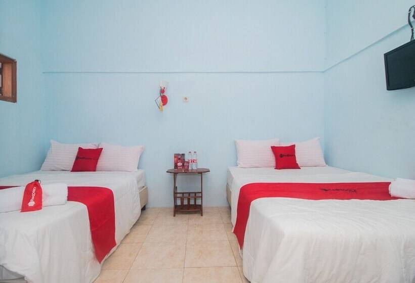 Семейный Номер, Reddoorz Near Pantai Boom