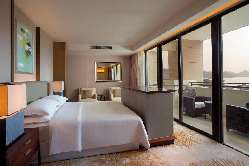 Номер Deluxe, Reddoorz Near Pantai Boom