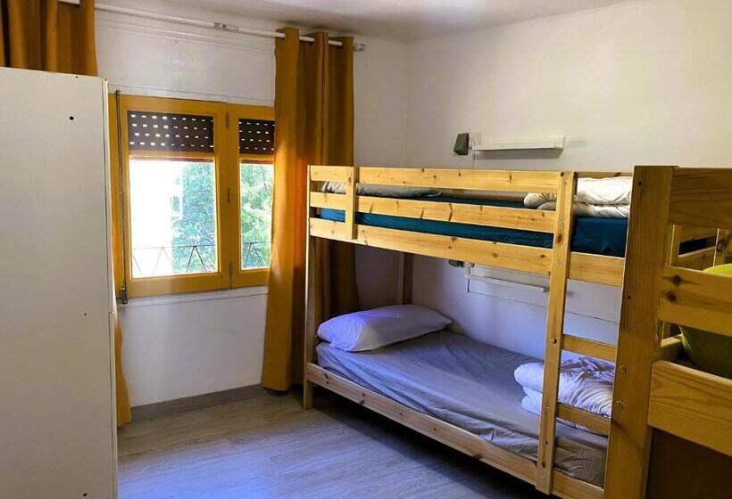 Ekonomi kvadrupel rum med delat badrum, Alberg Els Andes