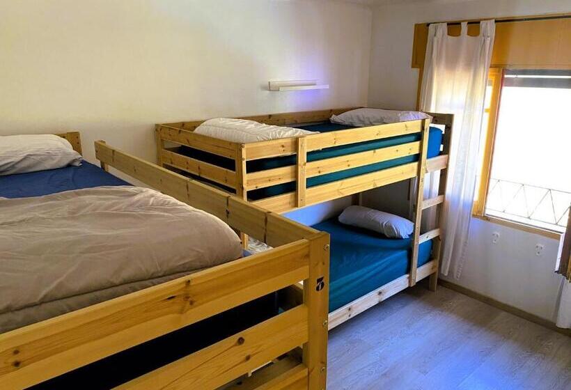 Ekonomi kvadrupel rum med delat badrum, Alberg Els Andes
