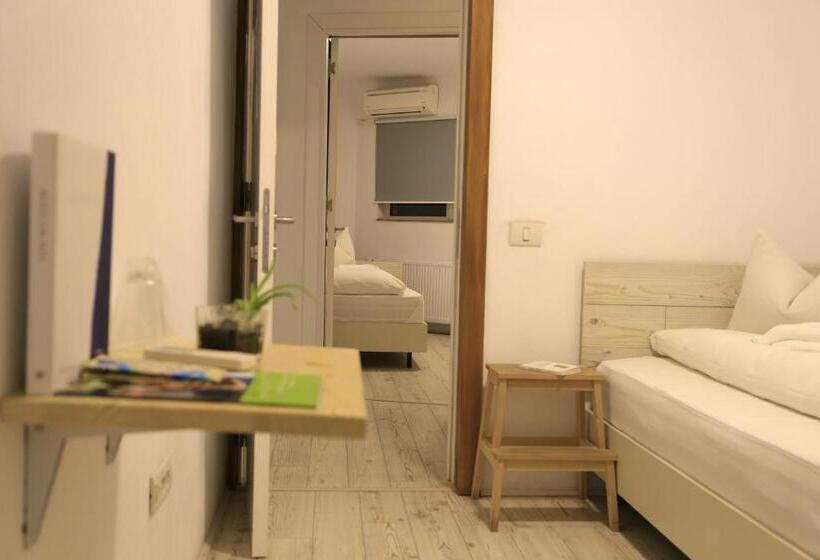 اتاق استاندارد یک تخته با سرویس بهداشتی مشترک, Bread&breakfast