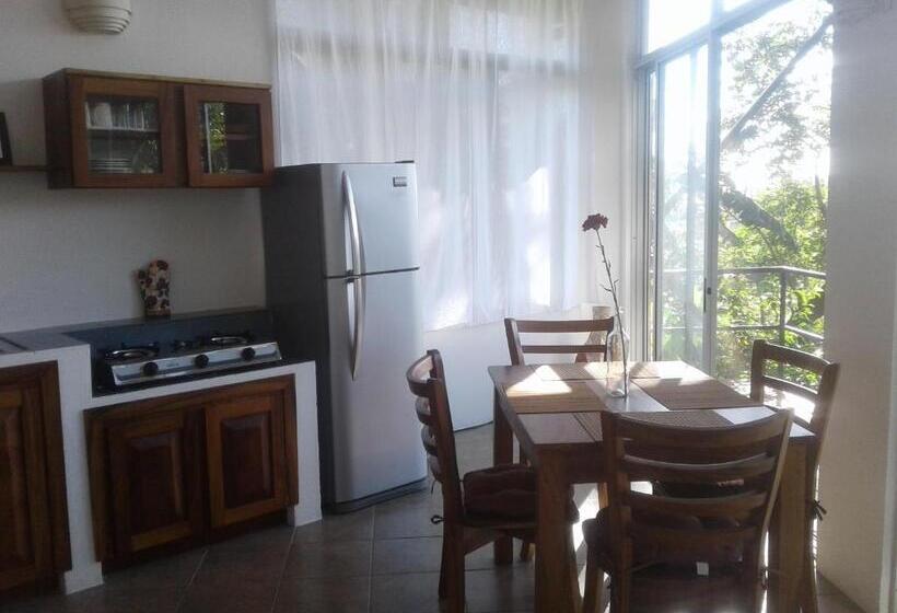 בקתה דלוקס, El Nido Rojo