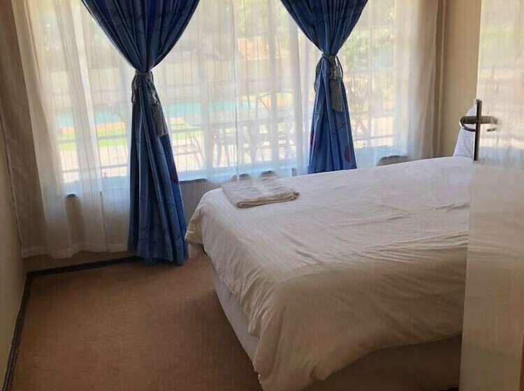 バス共有のスタンダードルーム, Khuvena Guest House