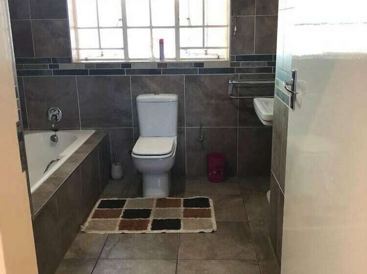 バス共有のスタンダードルーム, Khuvena Guest House