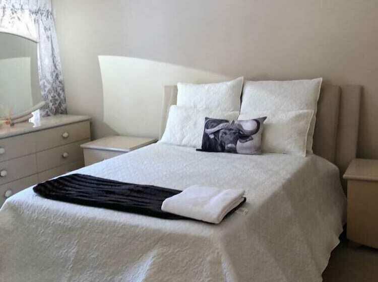 デラックススイート, Khuvena Guest House