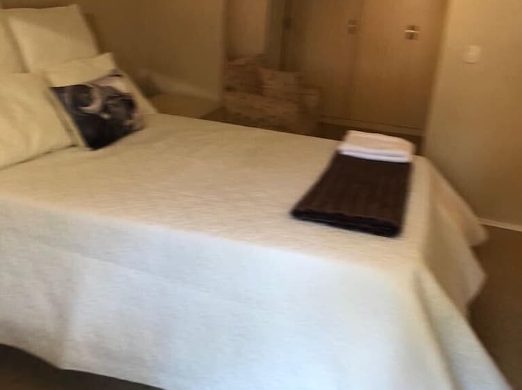 デラックススイート, Khuvena Guest House