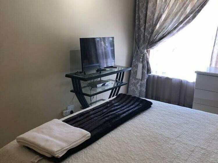 デラックススイート, Khuvena Guest House