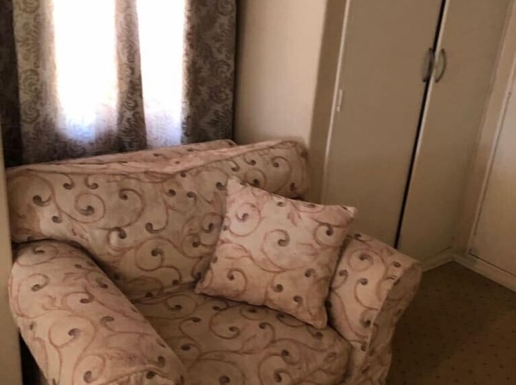 デラックススイート, Khuvena Guest House