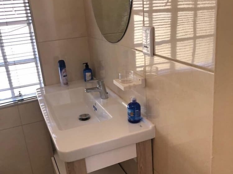 デラックススイート, Khuvena Guest House