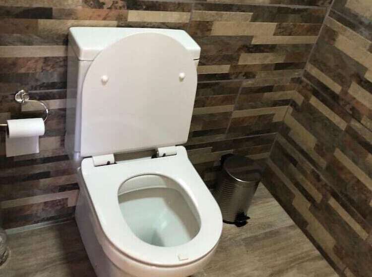 デラックススイート, Khuvena Guest House